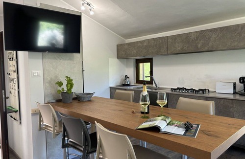 Cologna Spiaggia Villa | Apartment in villa with A/C, hot tub, WIFI, pool, TV, patio, pets allowed, panoramic view, parking