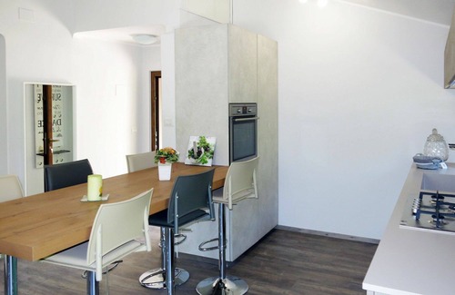 Cologna Spiaggia Villa | Apartment in villa with A/C, hot tub, WIFI, pool, TV, patio, pets allowed, panoramic view, parking