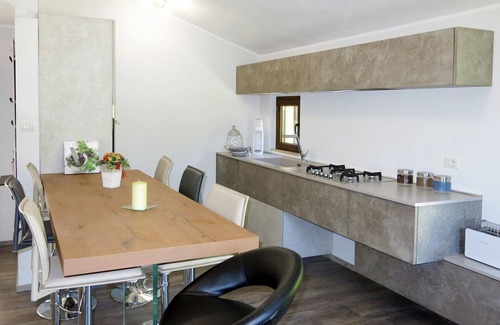 Cologna Spiaggia Villa | Apartment in villa with A/C, hot tub, WIFI, pool, TV, patio, pets allowed, panoramic view, parking