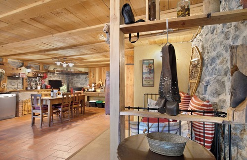 Saint-Rhemy-en-Bosses Apartment | Apartment 'La Taverna Dei Due Gufi' with Mountain View, Balcony and Wi-Fi