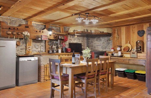 Saint-Rhemy-en-Bosses Apartment | Apartment 'La Taverna Dei Due Gufi' with Mountain View, Balcony and Wi-Fi