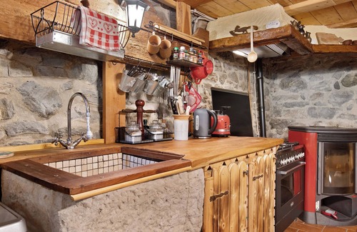Saint-Rhemy-en-Bosses Apartment | Apartment 'La Taverna Dei Due Gufi' with Mountain View, Balcony and Wi-Fi