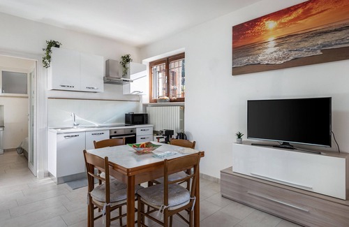 San Felice del Benaco Apartment | Apartment 'Al Porto Terrace Close To The Lake' with Private Terrace, Wi-Fi and Air Conditioning
