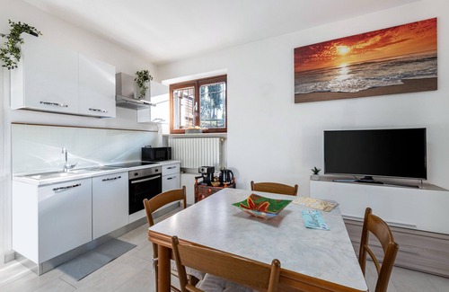 San Felice del Benaco Apartment | Apartment 'Al Porto Terrace Close To The Lake' with Private Terrace, Wi-Fi and Air Conditioning