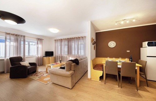 Pera Apartment | Apartment 'Ciasa Piaz de Pavarin' with Mountain View, Shared Garden & Wi-Fi