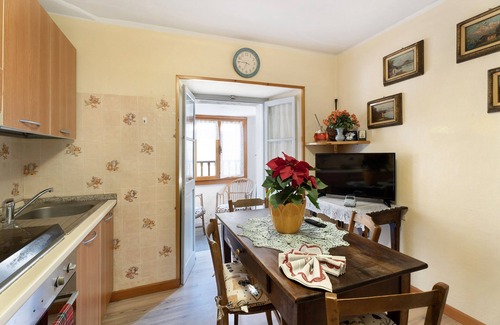 Santa Maria Maggiore Apartment | Apartment 'A Casa Di Elda' with Mountain View