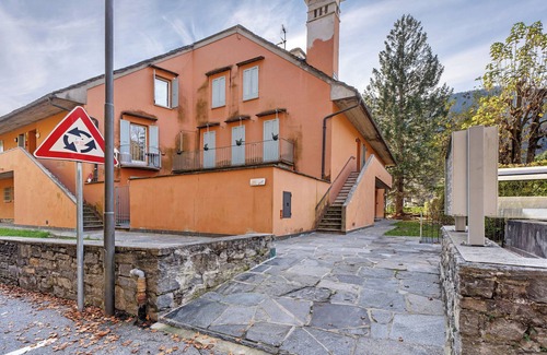 Santa Maria Maggiore Apartment | Apartment 'Il Casale Rosa Di Santa Maria' with Private Garden and Balcony