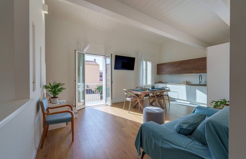 Santa Teresa di Gallura Apartment | Apartment 'Elegant House in the Centre' with Balcony, Wi-Fi and Air Conditioning