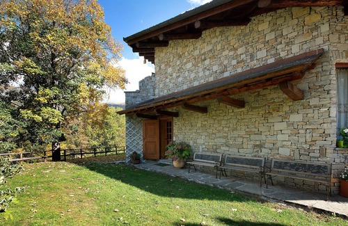 Santo Stefano dʼAveto Apartment | Apartment "Agriturismo La Casa sul Poggio - Groppo Rosso" with Shared Pool
