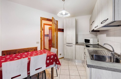 Isolaccia Apartment | Apartment 'A Due Passi Valdidentro' near Ski Lifts with Mountain View & Wi-Fi