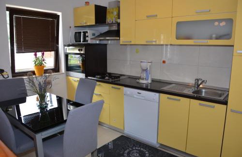 Veljun Primorski Apartment | Apartment Ivana