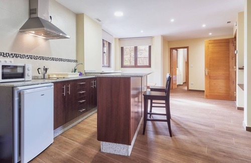 Cecos Apartment | Apartment 'Izquierda' with Shared Garden and Wi-Fi