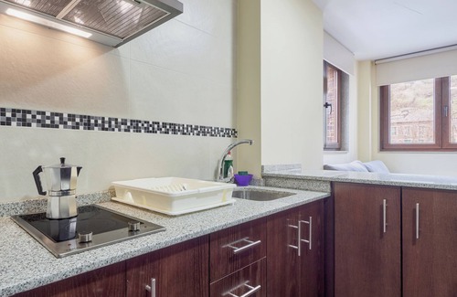 Cecos Apartment | Apartment 'Izquierda' with Shared Garden and Wi-Fi