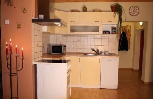 Lohmen Apartment | Apartment 'Jörgs Ferienwohnung Lohmen' with Private Terrace, Private Garden and Wi-Fi