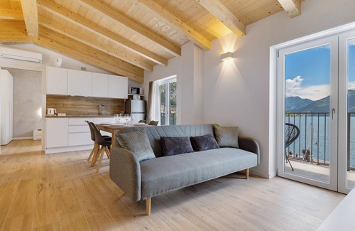 Limone sul Garda Apartment | Apartment 'Jacky's 2' with Lake View, Wi-Fi and Air Conditioning