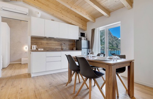 Limone sul Garda Apartment | Apartment 'Jacky's 2' with Lake View, Wi-Fi and Air Conditioning