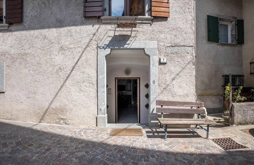Molina di Ledro Apartment | Apartment "Jasmine" close to the Lake with Mountain Views