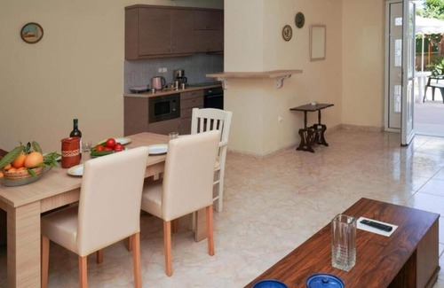 Agia Apartment | Apartment 'Joanna Luxury' with Mountain View, Wi-Fi and Air Conditioning