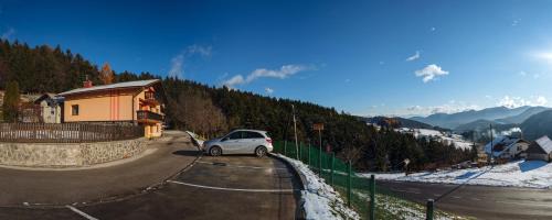 Zrece Apartment | Apartment Jorsi with Mountain View