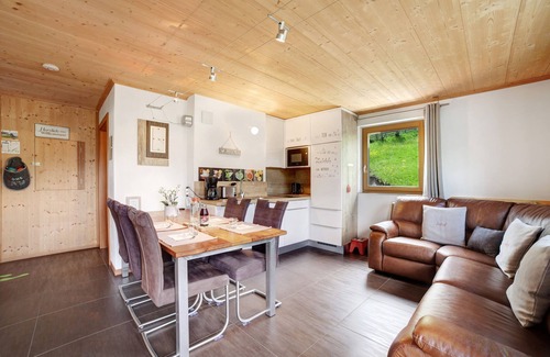 Moso in Passiria Apartment | Apartment 'Joshof Bergblick' with Mountain View, Balcony and Wi-Fi