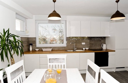 Petrcane Apartment | Apartment Juraj 4+2-spacious apartment 50m from the sea