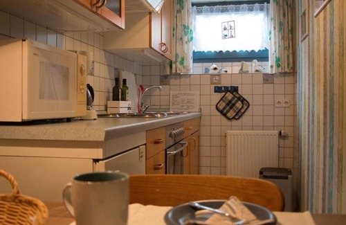 Kiel Apartment | Apartment Küssner - apartment/apartment 1, shower, toilet, living room/bedroom