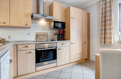 Sundhagen Apartment | Apartment 'K Schröder' with Private Terrace, Private Garden and Wi-Fi