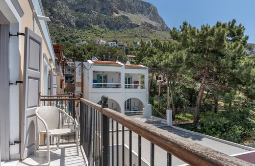 Massouri Apartment | Apartment 'Kalydna Sea Side View' with Shared Garden, Wi-Fi and Air Conditioning