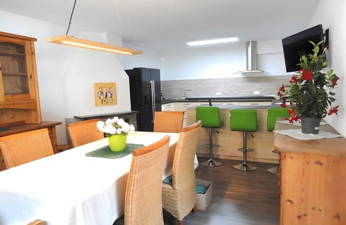 Huettenfeld Apartment | Apartment 'Karins Pension Zimmer 5' with Wi-Fi
