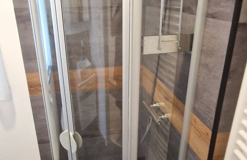 Roding Apartment | Apartment kitchen, WLAN, SMART TV, modern, single bed