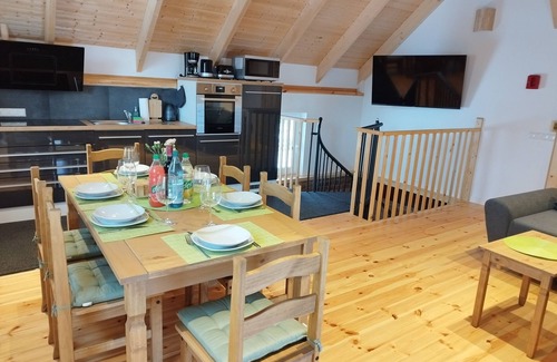 Forst Apartment | Apartment 'Kleine Auszeit 2' with Private Terrace and Wi-Fi