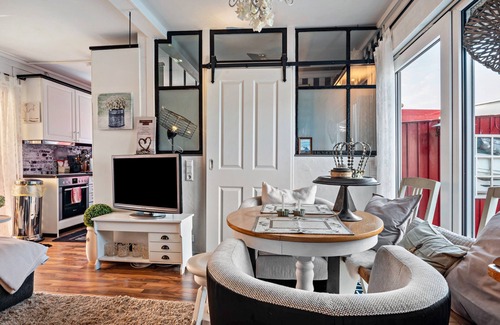 Erichshof Apartment | Apartment 'Kleine Oase Stuhr Im Container E G' with Shared Terrace, Shared Garden and Wi-Fi