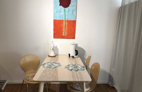 Ochsenfurt Apartment | Apartment Kleinochsenfurt Studio sonnige Terrasse Gartenmitbenutzung 1-2 Pers