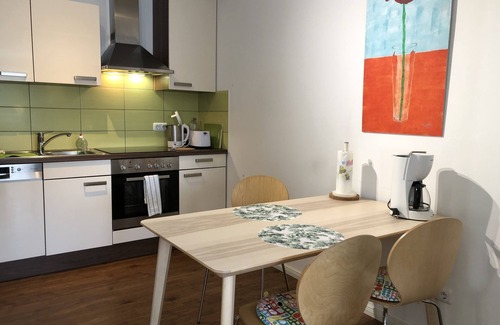 Ochsenfurt Apartment | Apartment Kleinochsenfurt Studio sonnige Terrasse Gartenmitbenutzung 1-2 Pers