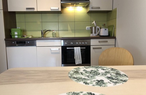 Ochsenfurt Apartment | Apartment Kleinochsenfurt Studio sonnige Terrasse Gartenmitbenutzung 1-2 Pers
