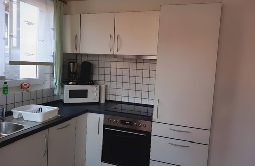Lutzenhardt Apartment | Apartment 'Klink' with Private Terrace, Shared Garden and Wi-Fi