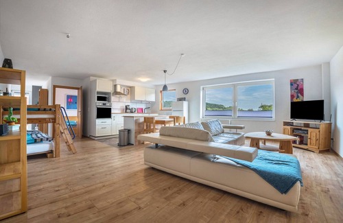 Hardegsen Apartment | Apartment 'Knopf' with Balcony and Wi-Fi