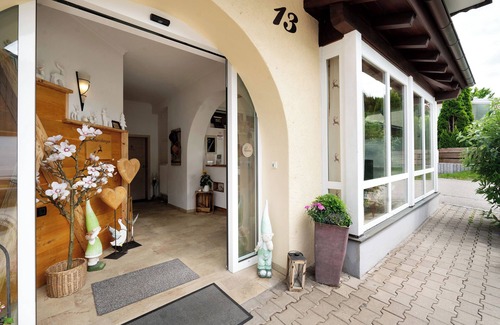 Vogtareuth Apartment | Apartment 'Komfort Römersberger - 4' with Wi-Fi