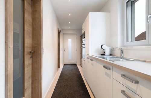 Lustenau Apartment | Apartment 'König' with Mountain View, Shared Terrace and Wi-Fi