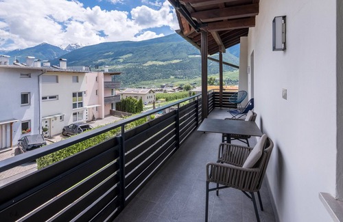 Silandro Apartment | Apartment 'Kortscherhof Apt Typ 3' with Mountain View, Shared Garden and Wi-Fi