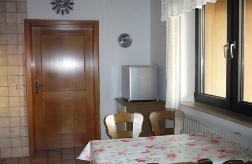 Krahenberg Apartment | Apartment Krähennest (Triem) - Apartment, shower and bath, toilet, 1 bedroom