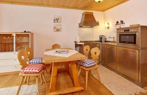 Lech am Arlberg Apartment | Apartment Kriegerhorn - Boutique Chalet Almrausch outbuilding