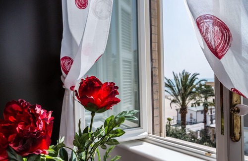 Grottammare Apartment | Apartment L'Ancora. Beautiful, on the sea, in the center!