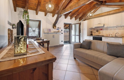 Borgomanero Apartment | Apartment 'L' Antico Fienile' with Private Garden, Wi-Fi and Air Conditioning