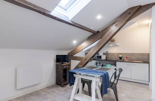 Perigueux Apartment | Apartment 'l'Azure' with Wi-Fi