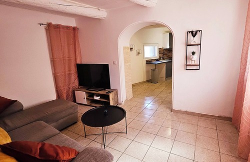 Caumont-sur-Durance Apartment | Apartment Les Bourgardes