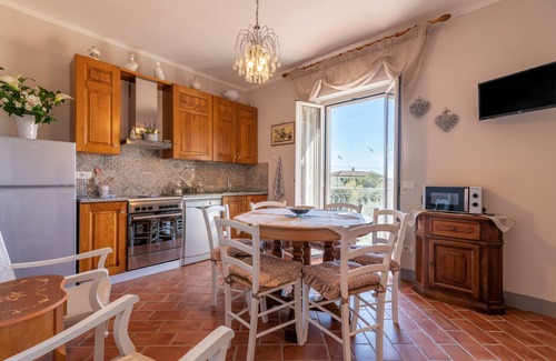 Cortona Apartment | Apartment 'L'Olivo Casa del Nonno Bingheri' with Shared Garden & Wi-Fi
