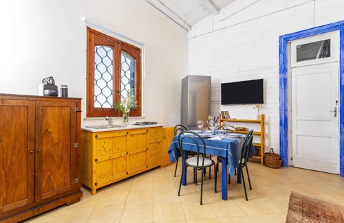 Aci Catena Apartment | Apartment 'La Casa Del Fico D'india - Blu' with Shared Garden, Wi-Fi and Air Conditioning