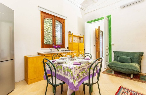 Aci Catena Apartment | Apartment 'La Casa Del Fico D'india - Verde' with Shared Garden, Wi-Fi and Air Conditioning