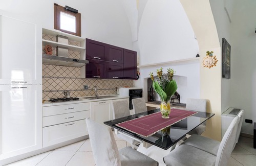 Spongano Apartment | Apartment 'La Casa Di Lena' with Private Terrace, Wi-Fi and Air Conditioning
